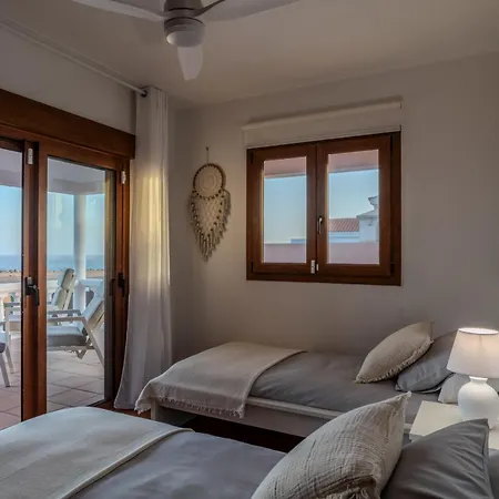 Villa Atlantica - Cliffside Retreat *