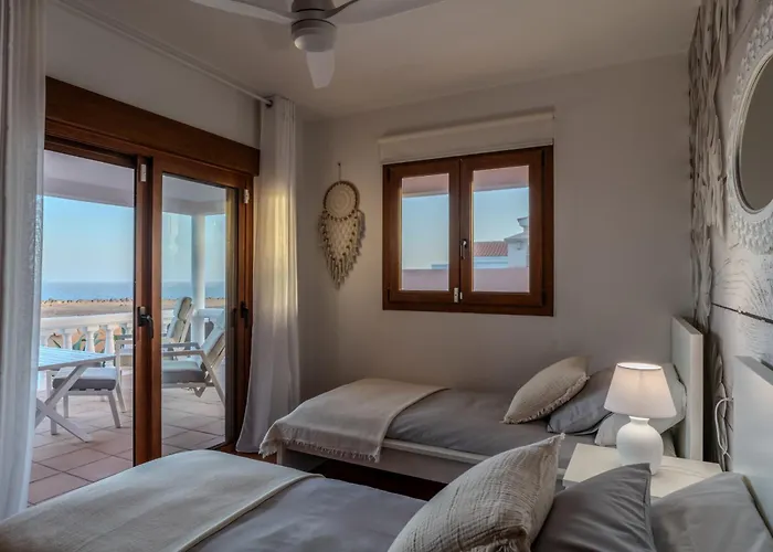 Villa Atlantica - Cliffside Retreat *